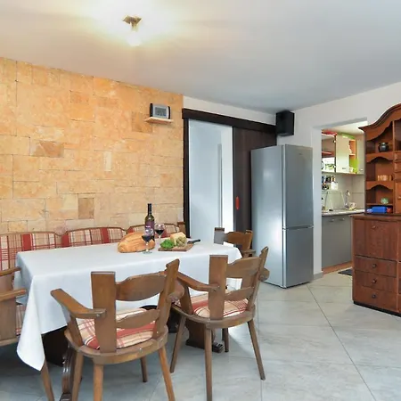 House 1012 파자나